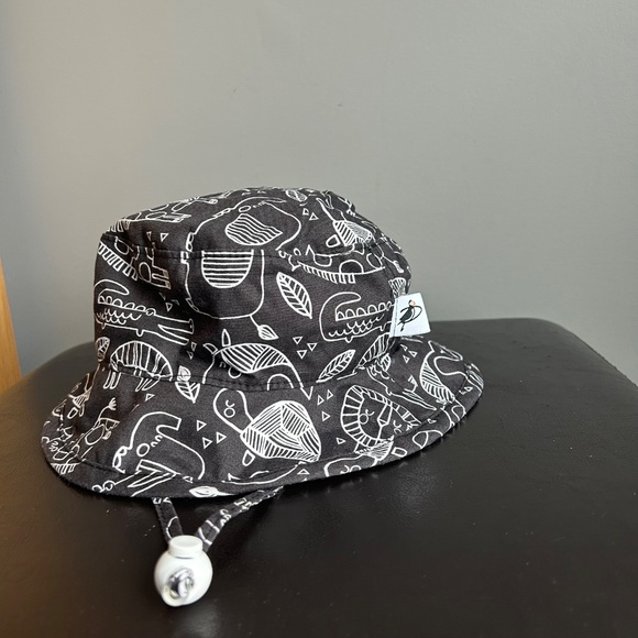 Puffin Gear Black & White Animal Print UPF 50 Bucket Style Sun Hat - Picture 13 of 13